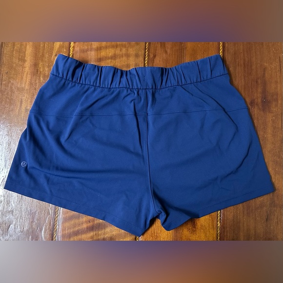 Women's Lululemon On The Fly Short Size 12 - Picture 13 of 14